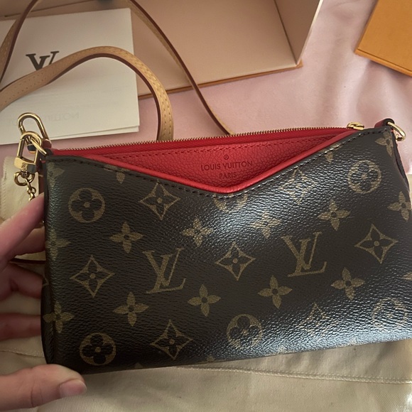 Louis Vuitton Pallas Clutch - Picture 4 of 8